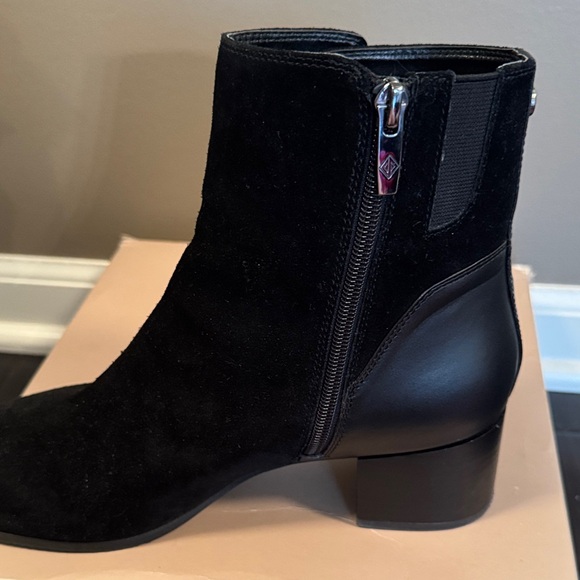 Donald J. Pliner Kelsee Black Leather & Suede Ankle Booties size 10 - Picture 13 of 15